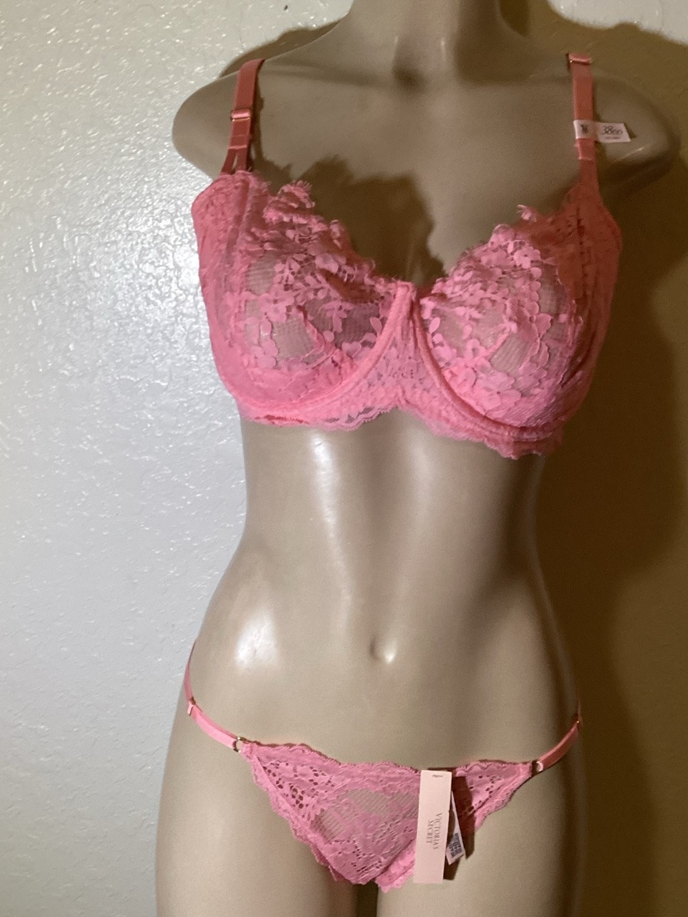 Victoria's Secret Coral Lace Underwire Bra & Bikini Set
